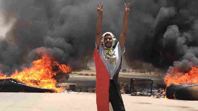 सूडान में प्रदर्शन कर रहे लोगों पर सेना का हमला, 100 से ज्यादा लोगों की मौत!