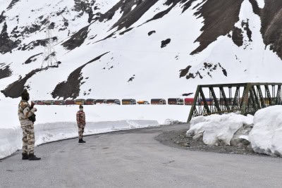 भारत और चीनी सैनिकों के पीछे हटने की राह कठिन