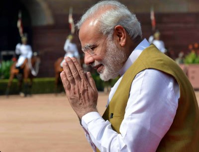 वाराणसी की महिला कारीगरों ने मोदी के लिए भेजी लकड़ी की राखियां