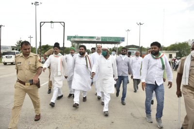 उप्र में कांग्रेस प्रमुख को दोबारा रास्ते में रोका गया