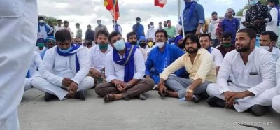 आजमगढ़ में प्रधान हत्या को लेकर राजनीति गरमाई, कांग्रेस के बाद चन्दशेखर बैठे धरने पर
