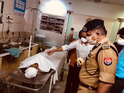 नोएडा में बहुमंजिला इमारत गिरने से 2 की मौत, 3 घायल (लीड-1)