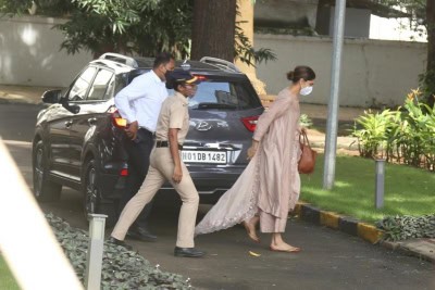 एनसीबी ने सुशांत से जुड़े ड्रग मामले में दीपिका, सारा, श्रद्धा से की पूछताछ (लीड-3)