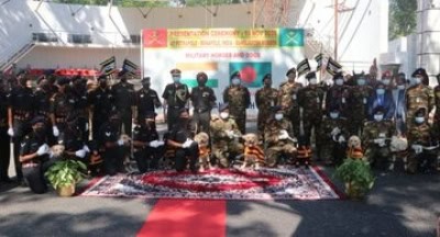 भारत ने बांग्लादेशी सेना को उपहार में दिए घोड़े और कुत्ते