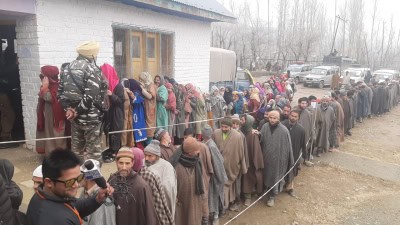 जम्मू-कश्मीर डीडीसी चुनाव : चौथे चरण में 6 घंटों में 41.94 फीसदी मतदान (लीड-2)
