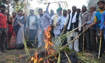 भारत बंद का यूपी में दिखा मिला-जुला असर