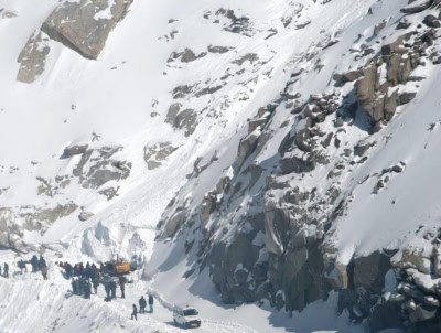जम्मू-कश्मीर प्रशासन ने जारी की हिमस्खलन की चेतावनी