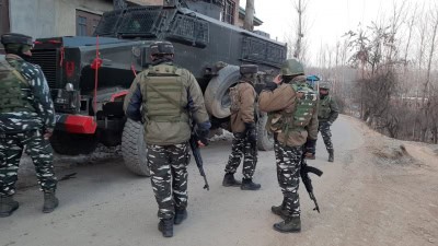 जम्मू-कश्मीर पुलिस ने आतंकवादी संगठन से जुड़े 2 लोगों को गिरफ्तार किया