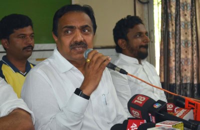 महाराष्ट्र के मंत्री पर दुष्कर्म के आरोप के बाद भाजपा-राकांपा में वाकयुद्ध