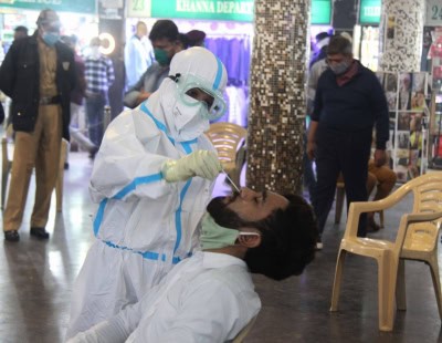 ब्रिटेन से दिल्ली लौटे और 9 कोविड स्ट्रेन संक्रमित  यात्रियों की पहचान