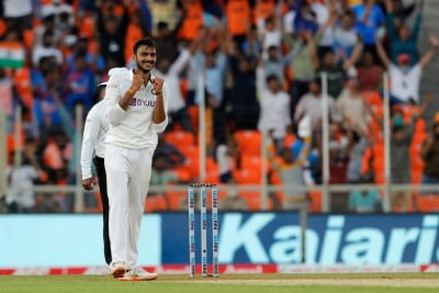 अक्षर डे-नाइट टेस्ट में सर्वाधिक विकेट लेने वाले दूसरे स्पिन गेंदबाज बने