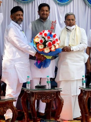 कर्नाटक के निर्दलीय विधायक ने कांग्रेस को दिया समर्थन