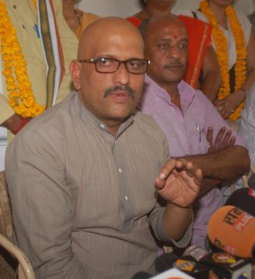कांग्रेस के पूर्व विधायक का बाहुबली मुख्तार अंसारी पर धमकाने का आरोप