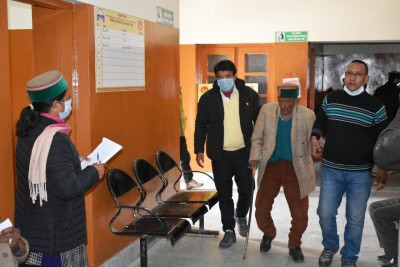 भारत के सबसे बुजुर्ग मतदाता ने ली वैक्सीन की पहली खुराक