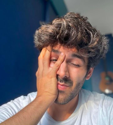 कार्तिक आर्यन ने लॉकडाउन को लेकर मजाकिया लहजे में किया पोस्ट