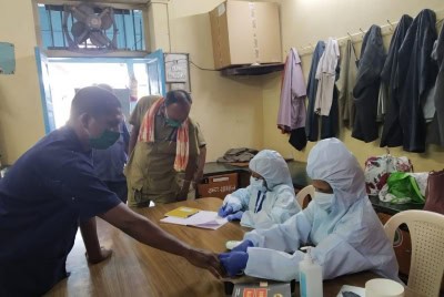 कोविड : महाराष्ट्र में कोरोना के 57,074 नए मामले,  222 मौतें