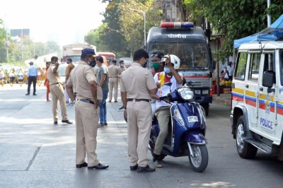 महाराष्ट्र में कोरोना के बिगड़ते हालात के चलते आज रात से सख्त नियम लागू