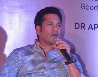डॉक्टरों की सलाह पर कोरोना पीड़ित सचिन तेंदुलकर अस्पताल में भर्ती