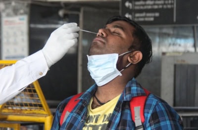 14 अप्रैल के बाद से भारत में सबसे कम 1.96 लाख कोविड मामले, 24 घंटे में 3,511 लोगों की मौत