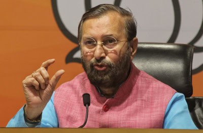कोरोना के खिलाफ लड़ाई कमजोर कर रही कांग्रेस, ट्रैवल बैन का नया शिगूफा : जावडेकर