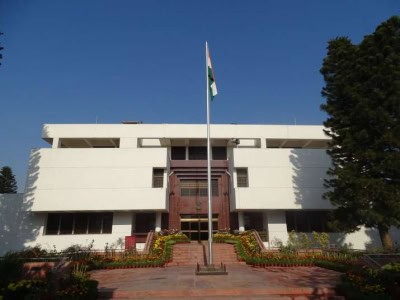 पाकिस्तान ने भारतीय उच्चायोग के 12 अधिकारियों को क्वारंटीन होने को कहा