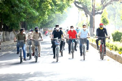 भोपाल मंे कोरोना के खिलाफ जागृति लाने मंत्री निकले साइकिल पर, कांग्रेस का तंज
