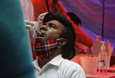 भारत में 24 घंटे में 3.68 लाख नए कोविड मामले, 3,417 मौतें (लीड)
