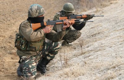 पाकिस्तान ने संघर्ष विराम समझौते का उल्लंघन कर जम्मू-कश्मीर के रामगढ़ सेक्टर में की गोलीबारी