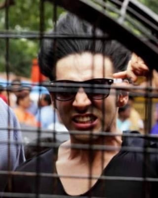 मुंबई में तौकते की चेतावनी के साथ, कार्तिक आर्यन ने प्रशंसकों को घर पर रहने का एक और कारण दिया