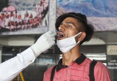भारत में बीते 24 घंटे में कोरोना के 2.22 लाख नए मामले