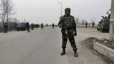 जम्मू-कश्मीर के त्राल इलाके में आईईडी का पता चला