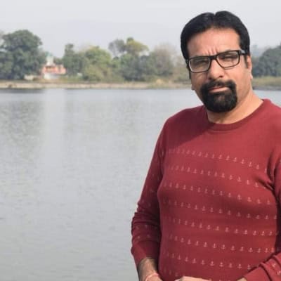 जम्मू-कश्मीर में आतंकियों ने नगर पार्षद की गोली मारकर हत्या की