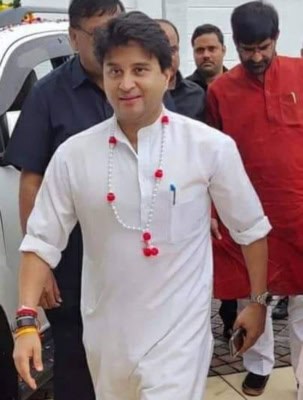 सिंधिया के मंत्री बनने की संभावना से कई नेता चिंतित