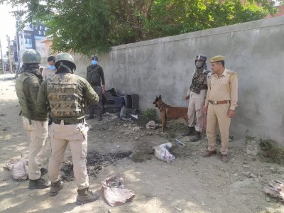 श्रीनगर के बाहरी इलाके में पुलिस चौकी के पास मिला आईईडी