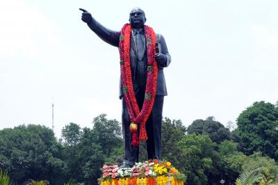 उत्तर प्रदेश के बलिया में तोड़ी गई अम्बेडकर की मूर्ति