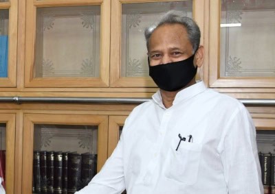 गहलोत की मौजूदगी में दो मंत्री भिड़े, एक दूसरे को देख लेने की धमकी दी