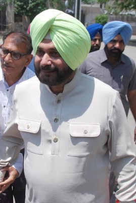 कांग्रेस पैनल से मिलने के बाद सिद्धू ने कहा, जनता की शक्ति लोगों को लौटानी चाहिए