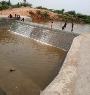 भोपाल में पुलिस ने तालाब में नहा रहे किशोरों का निकाला जुलूस